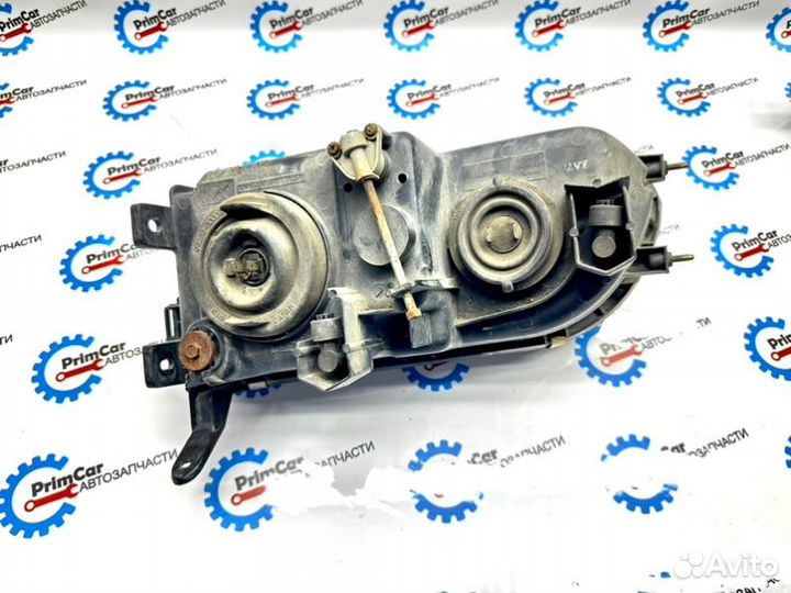 Фара правая Mitsubishi Delica PA4W