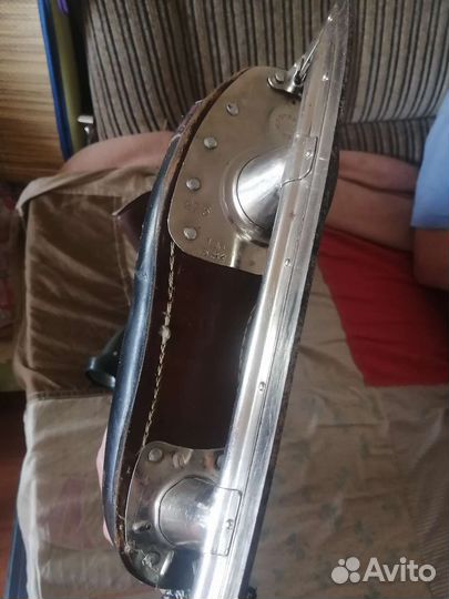 Коньки + фонрик в подарок