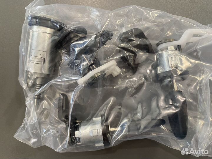 Комплект дверных личинок nexia 96223338,96223339