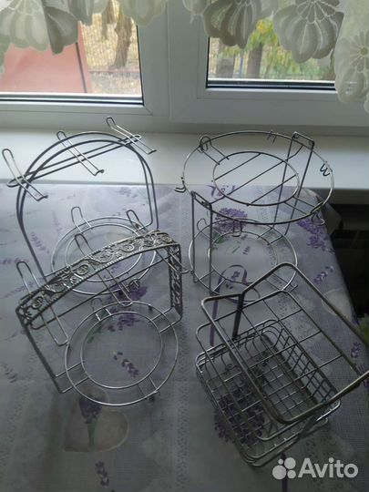 Подставка для чайного сервиза и для приборов