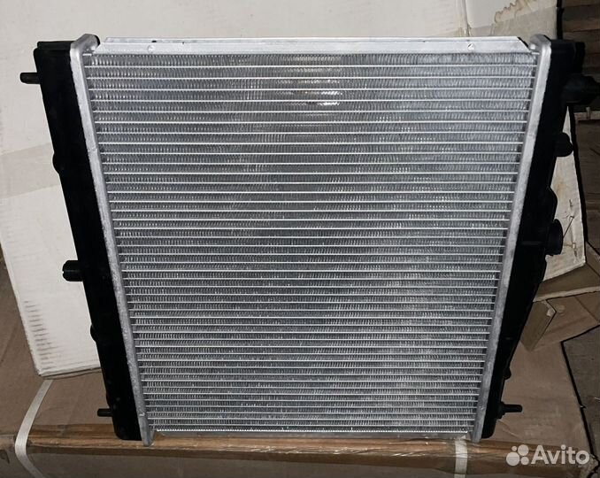Радиатор охлаждения Nissan Micra 3/Note