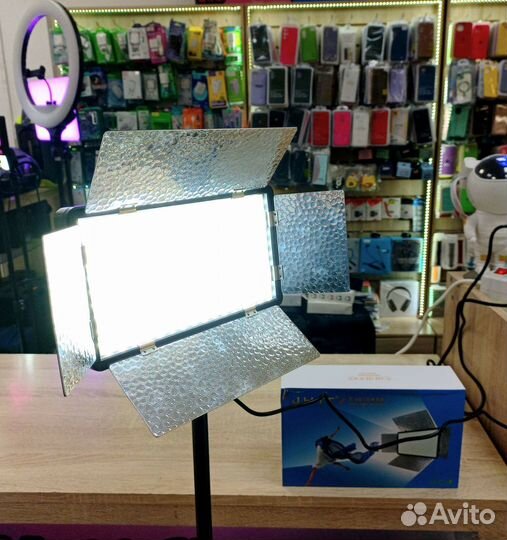 Видеосвет со штативом