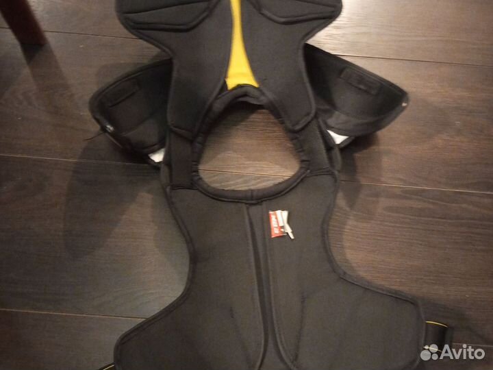 Нагрудник хоккейный ccm