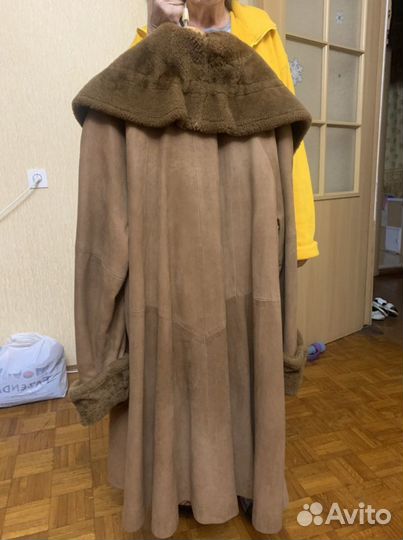 Плащ женский из нубука с отделкой из натур. меха