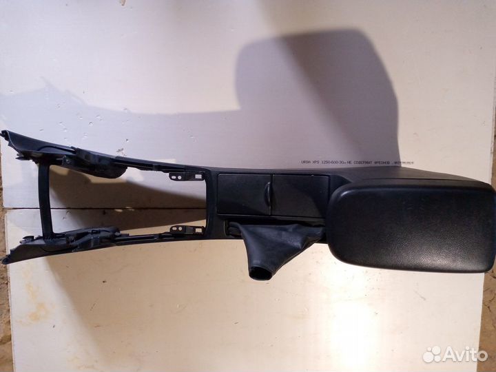 Подлокотник Toyota corolla 150