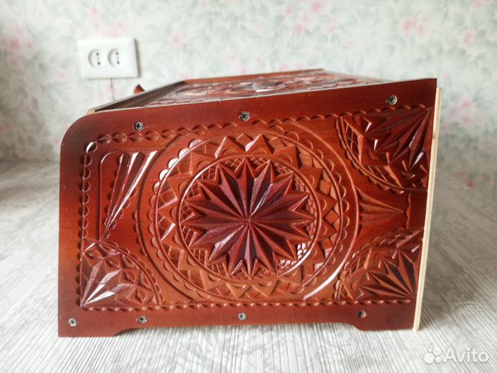 Хлебница деревянная резная