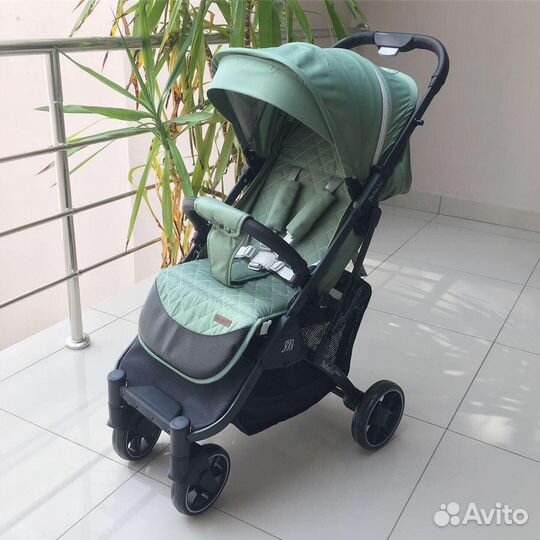 Прогулочная коляска новая