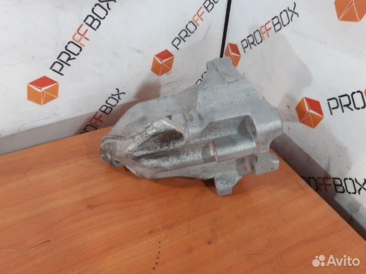 Кронштейн двигателя левый Mercedes C-Class W205