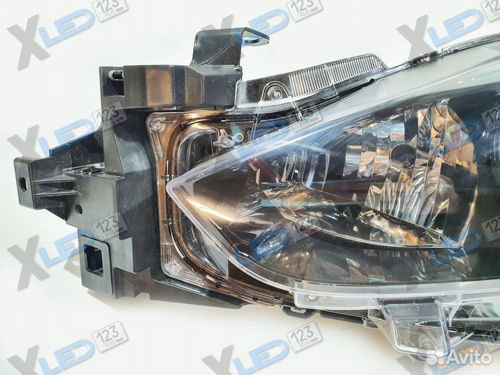 Фара правая левая Mazda 3 BM 2016 галоген