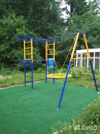 Уличный спортивный комплекс