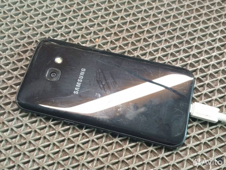 Samsung Galaxy A3 (2017) SM-A320F/DS, 2/16 ГБ