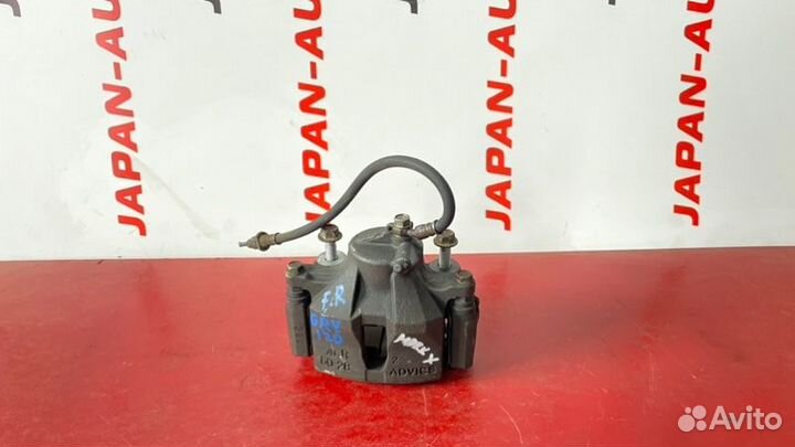 Суппорт передний правый Toyota Mark X GRX120 4GR