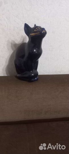 Фарфоровая кошка