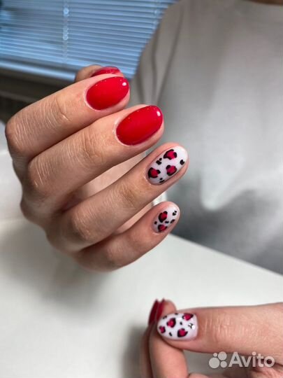 Маникюр с покрытием, педикюр, наращивание ногтей