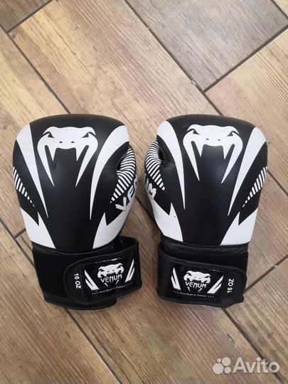 Боксерские перчатки Venum 16унций