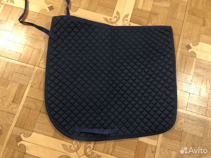 Конная амуниция б/у:вальтрапы,бинты попоны