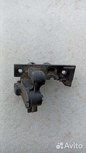 BMW E38 левый упорный кронштейн птф