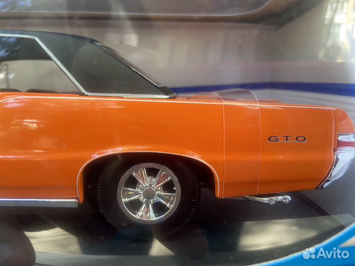 Pontiac GTO maisto 1:18 модель автомобиля