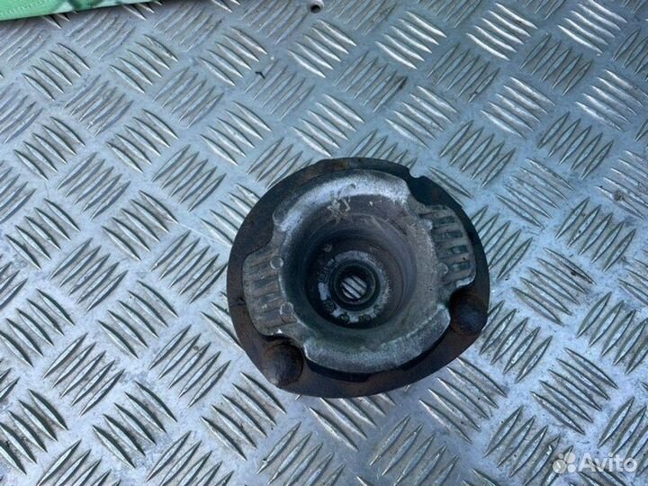 Опора Mercedes-Benz W124 M111 2.2 1992