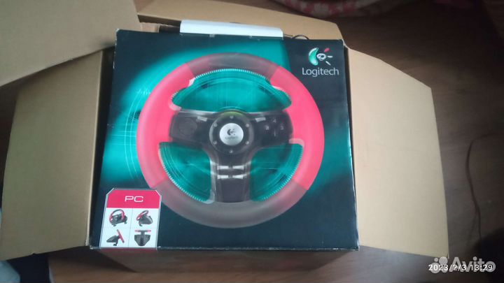 Игровой руль с педалями