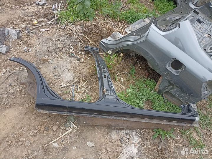 Порог передний правый Nissan Almera Classic B10