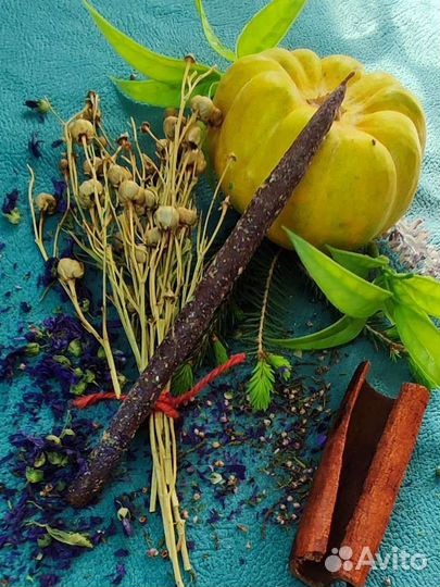 Магическая восковая свеча. Красная 