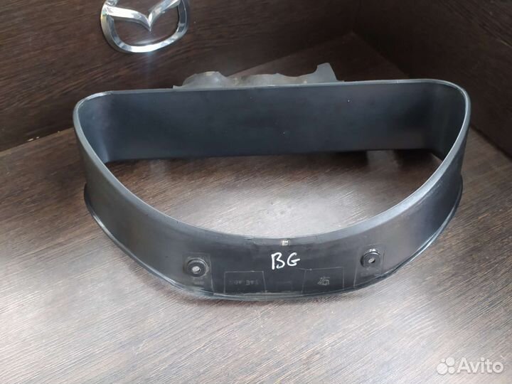 Рамка щитка приборов Субару Легаси BG9