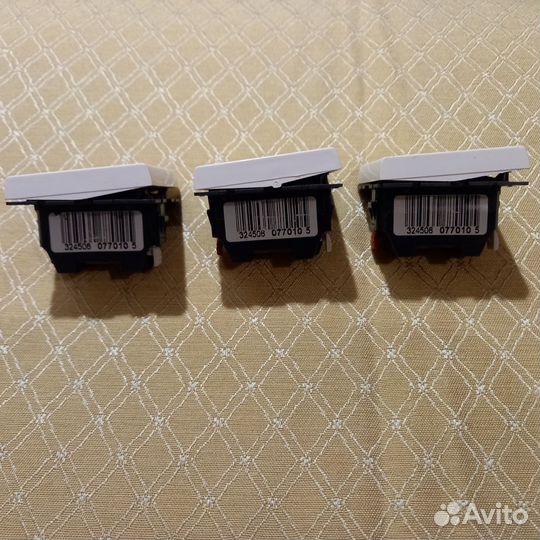 Легранд Мозаик выключатель 077010, 3шт