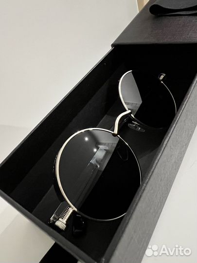 Круглые солнцезащитные очки в металлической оправе