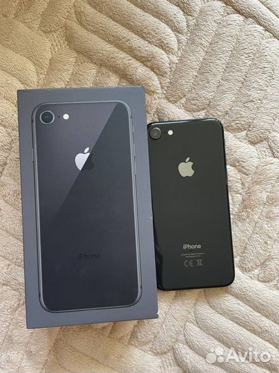Телефон iPhone 8