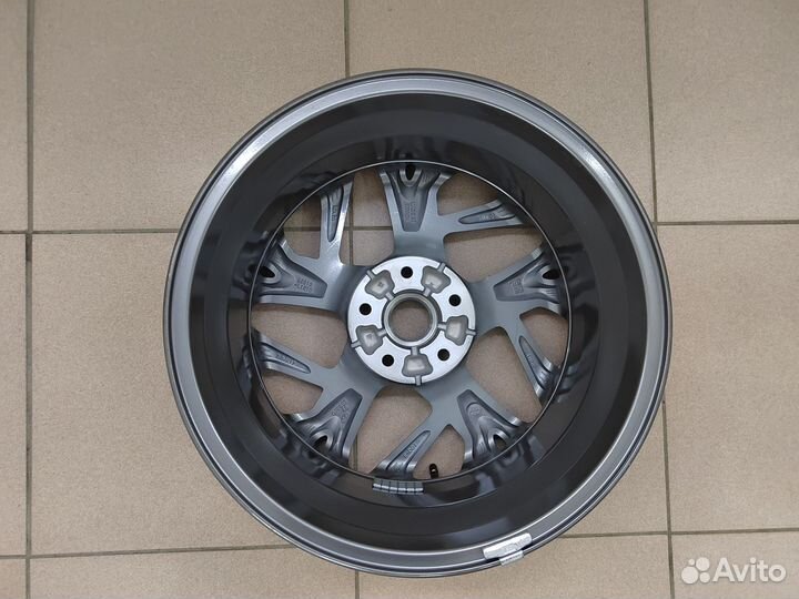 Литой диск оригинал Hyundai R17 52910-L1210