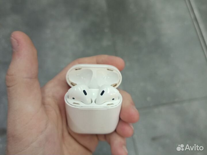 AirPods 1 поколения