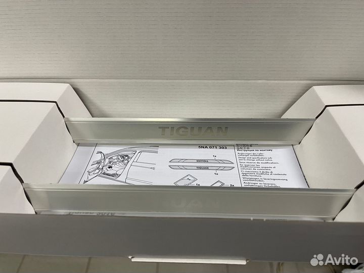 Накладки на пороги 5NA071303