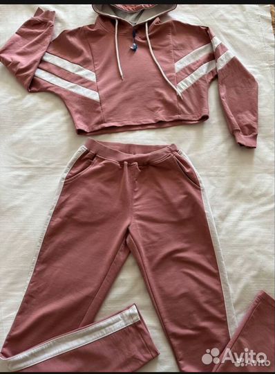 Спортивный костюм женский