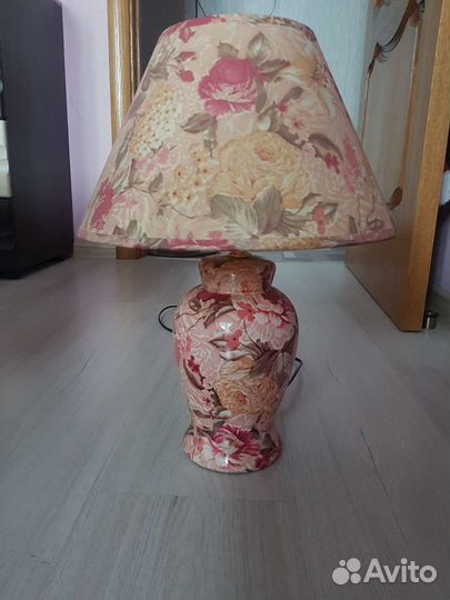 Лампа настольная