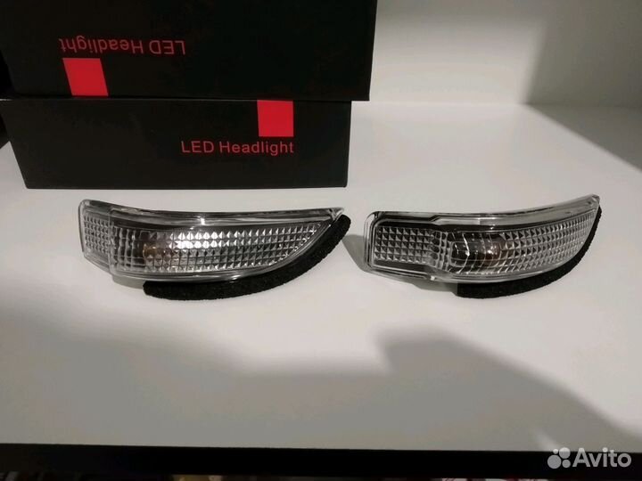 Поворотник в зеркало Camry v50 v55