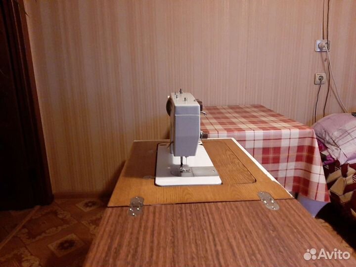 Швейная машина Чайка 143