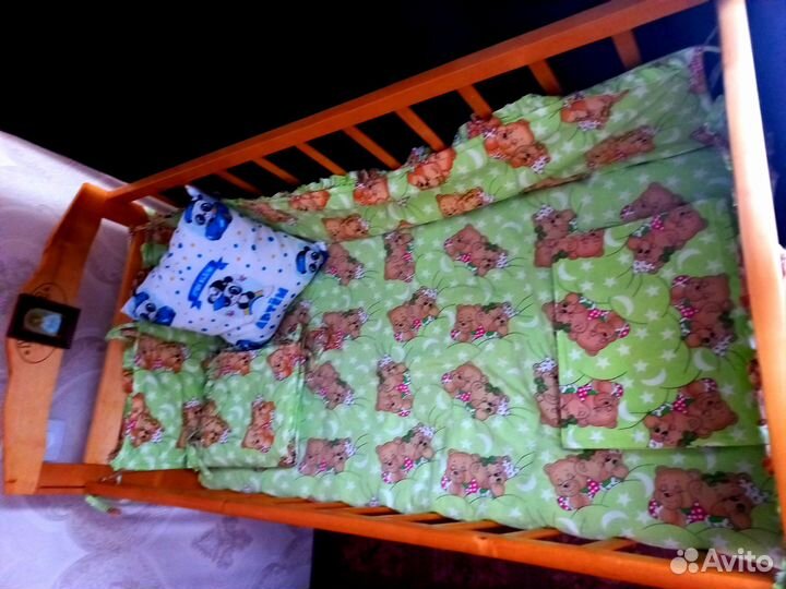Детская кровать с маятником