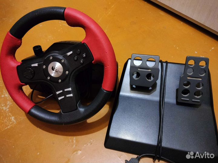 Игровой руль logitech