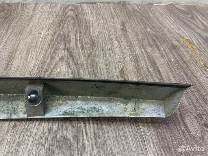 Молдинг крышки багажника задний Opel Astra H