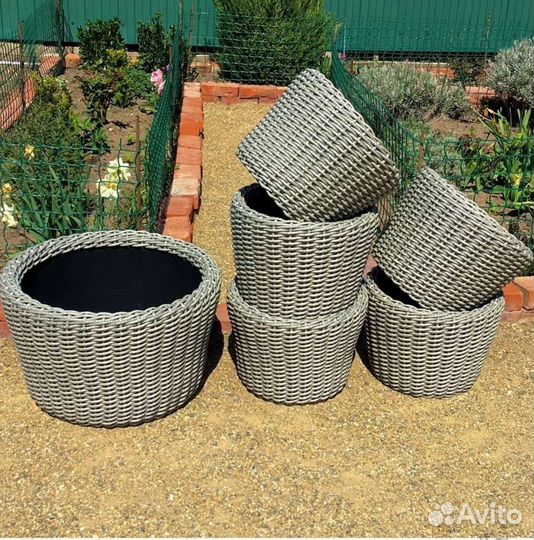 Кашпо и вазоны из ротанга