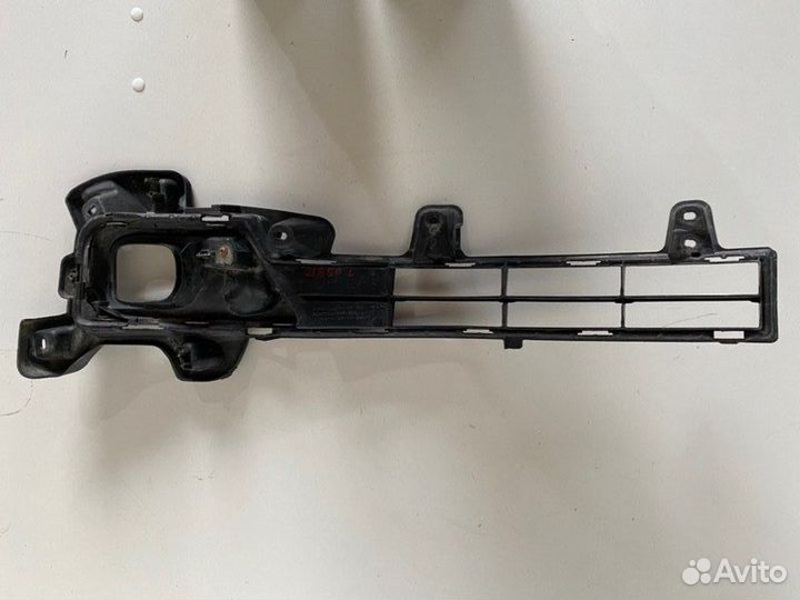 Решетка в бампер передняя левая Toyota Land