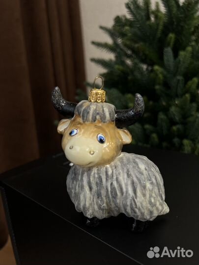 Ёлочная игрушка Бычок с цветами Польша
