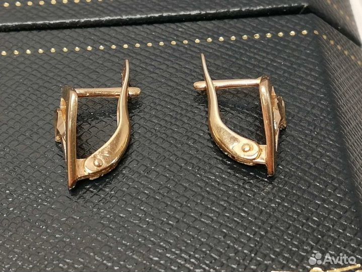 Золотые серьги 585 пробы массой 1,88 грамм