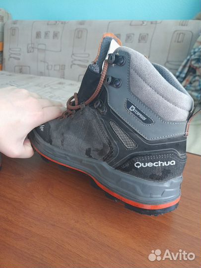 Трекинговые ботинки