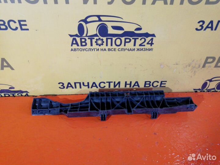 Держатель обшивки пола левый Renault Scenic 2