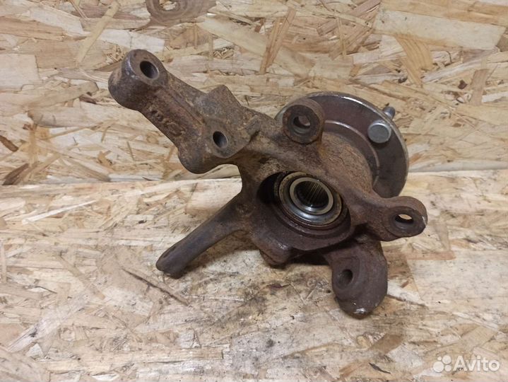 Кулак поворотный Nissan Almera N16