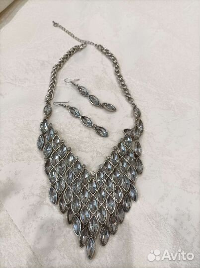 Колье ожерелье