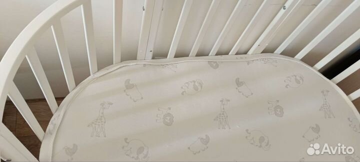 Детская кровать с маятником круглая