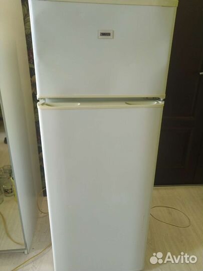 Холодильник Zanussi ZRD 324 WO